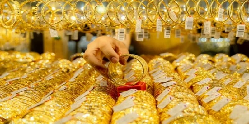 Ngủ mơ đi mua vàng đánh con gì?